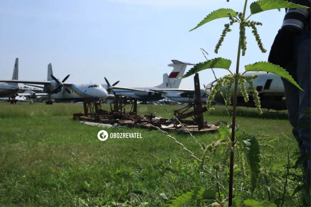 В Киеве показали найденные обломки британских истребителей