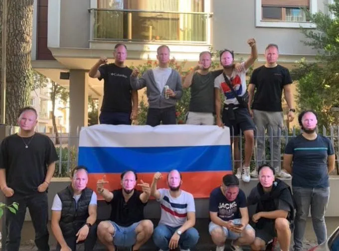 Турецкий гранд, бунтовавший против поездки в Россию, улетел в Санкт-Петербург на турнир