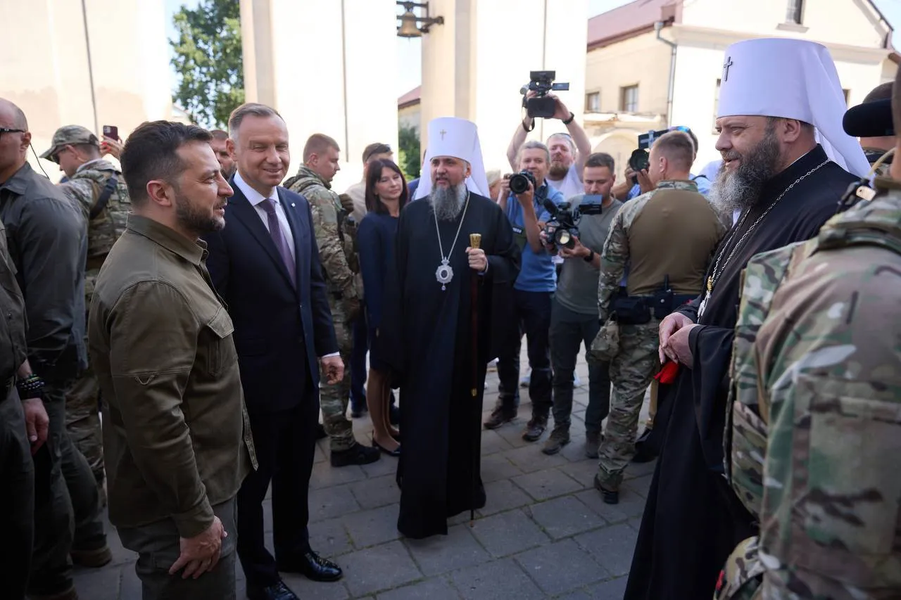 Зеленський і Дуда вшанували пам’ять жертв Волинської трагедії: всі деталі, фото і відео
