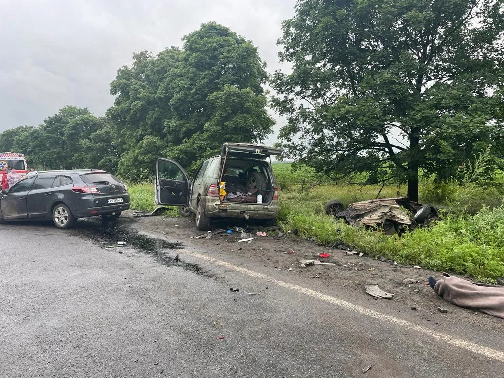 На Харківщині трапилася потрійна ДТП: загинув військовий dqxikeidqxidqrant