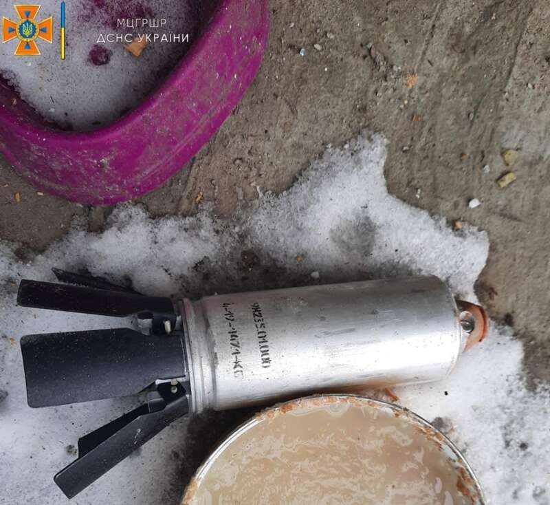 Остатки ракет, по которым российские оккупанты расстреливали мирные кварталы Харькова.