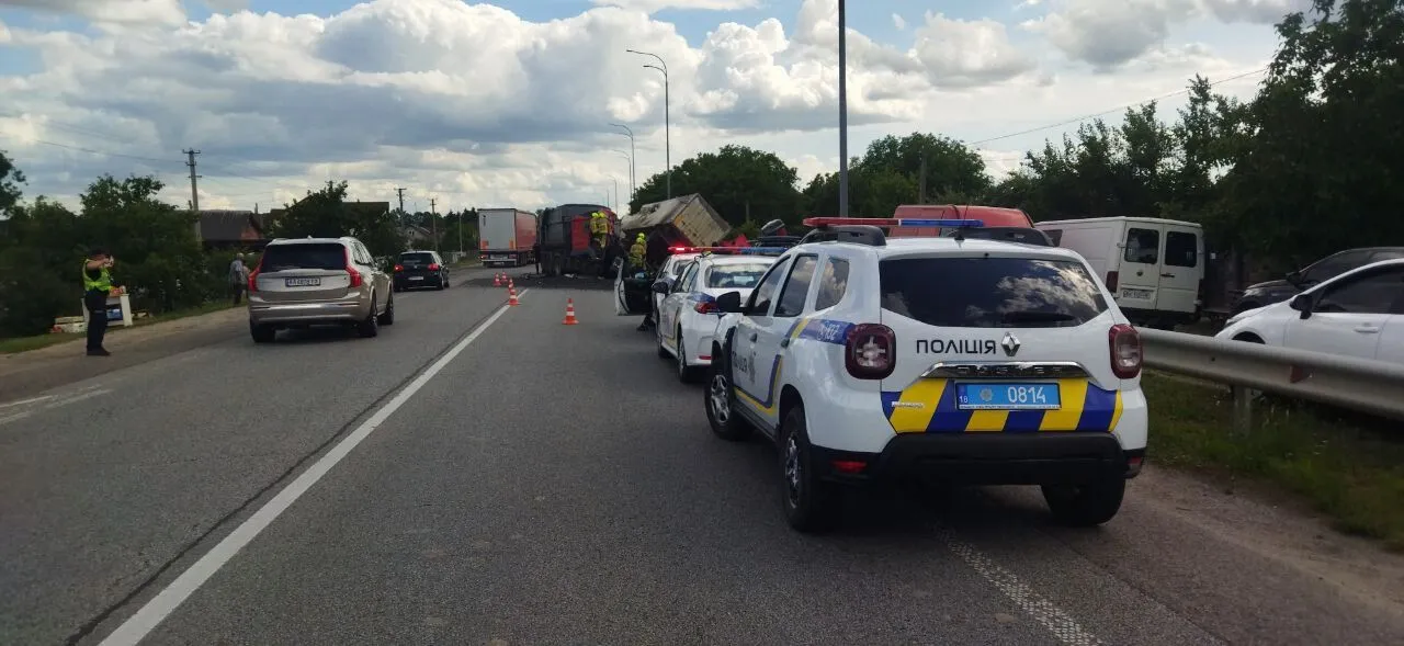 На трассе Киев – Чоп произошло смертельное ДТП: столкнулись два грузовика. Фото
