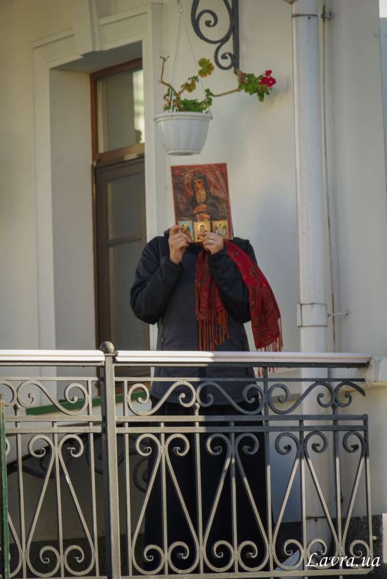 Комиссия Минкульта пытается опечатать еще два корпуса в Киево-Печерской лавре 03