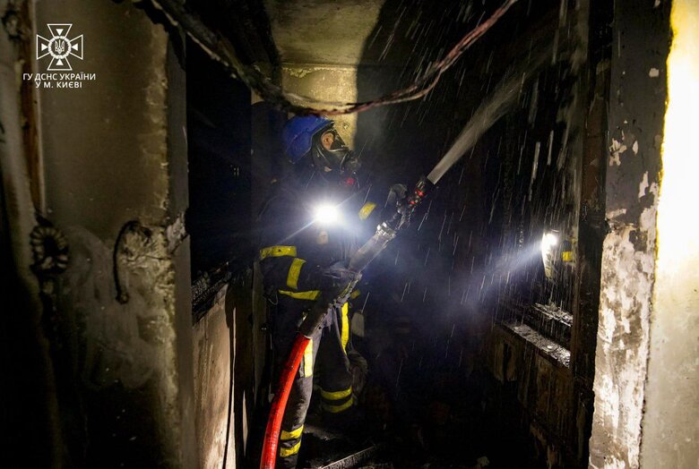 Наслідки нічної ворожої атаки шахедами на Київ 04