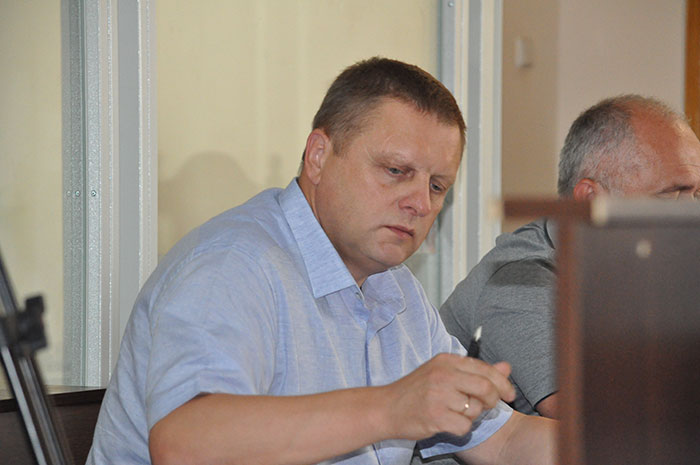 Бывший депутат Хмельницкого областного совета Николай Харковый, получив семь лет тюрьмы, во время войны трудоустроился… в военкомате