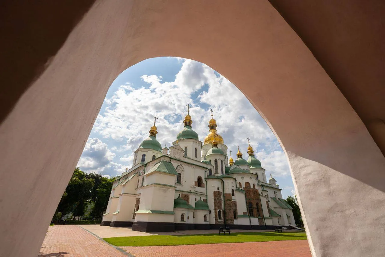 Президенты Украины и Южной Кореи с супругами посетили Софийский собор. Фото