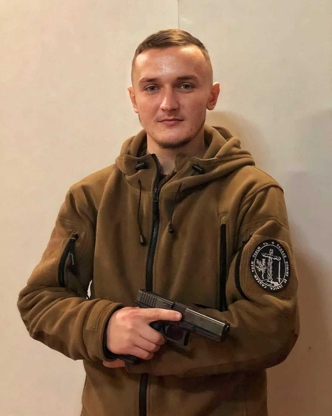 Побрався за місяць до смерті: на війні загинув 22-річний герой Роман