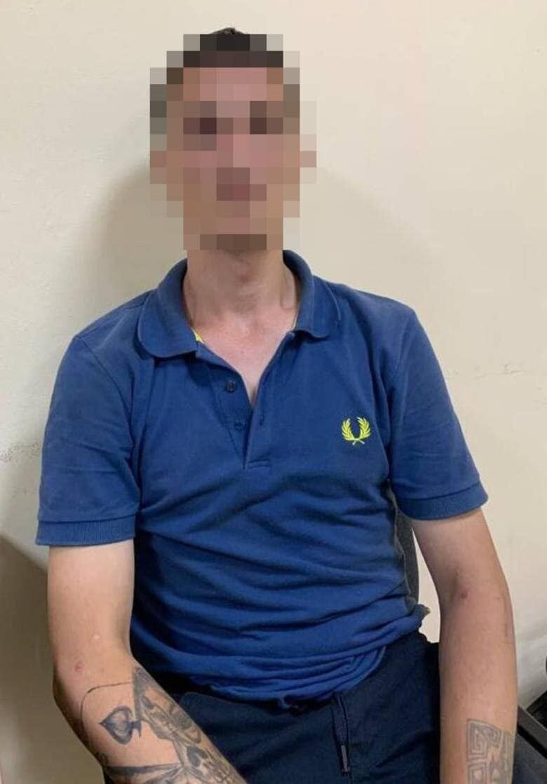 У Києві рецидивіст викрав автомобіль, а потім на ньому в’їхав у дерево. Фото