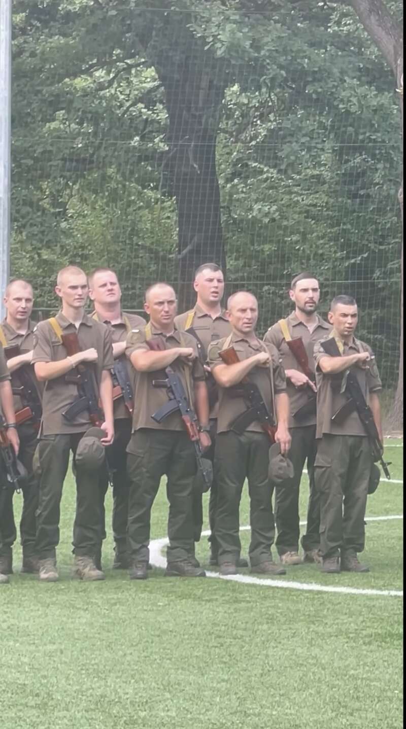 Віталій Козловський склав присягу перед тим, як вирушити на фронт: відео зворушило фанів dqxikeidqxidqeant