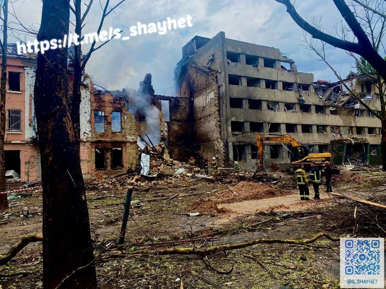 Війська РФ вночі вдарили по будинку у Миколаєві: загинуло подружжя, постраждало 19 осіб. Фото і відео