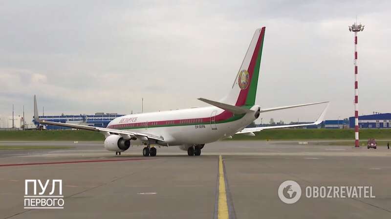 Президентский самолет перед вылетом в Россию 22 июля