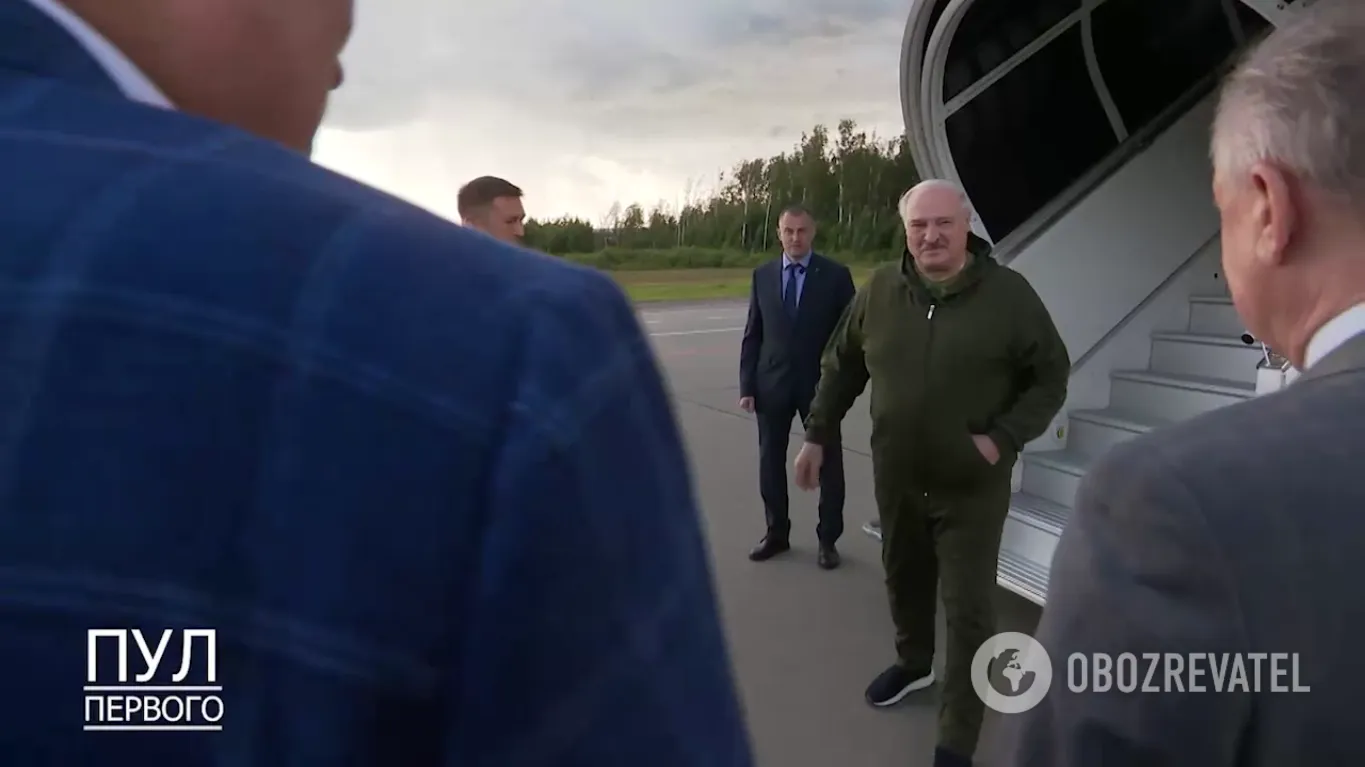 Лукашенко после приземления его самолета в РФ