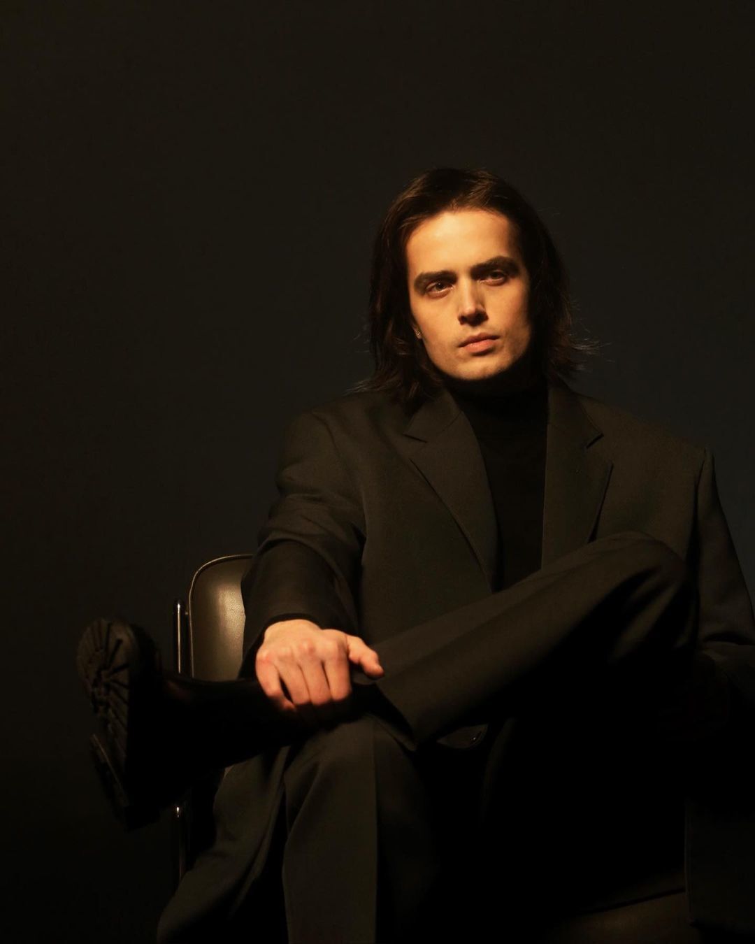 Забули про Україну? Чоловіки-знаменитості, які виїхали з країни під час війни та не повернулися. Фото