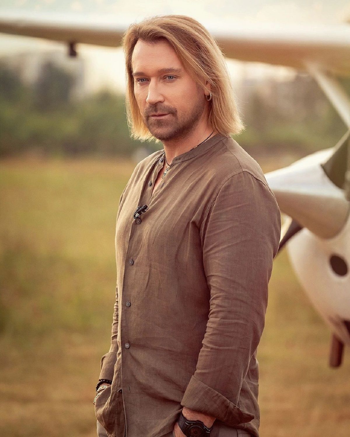 Забули про Україну? Чоловіки-знаменитості, які виїхали з країни під час війни та не повернулися. Фото dqxikeidqxiqtuant