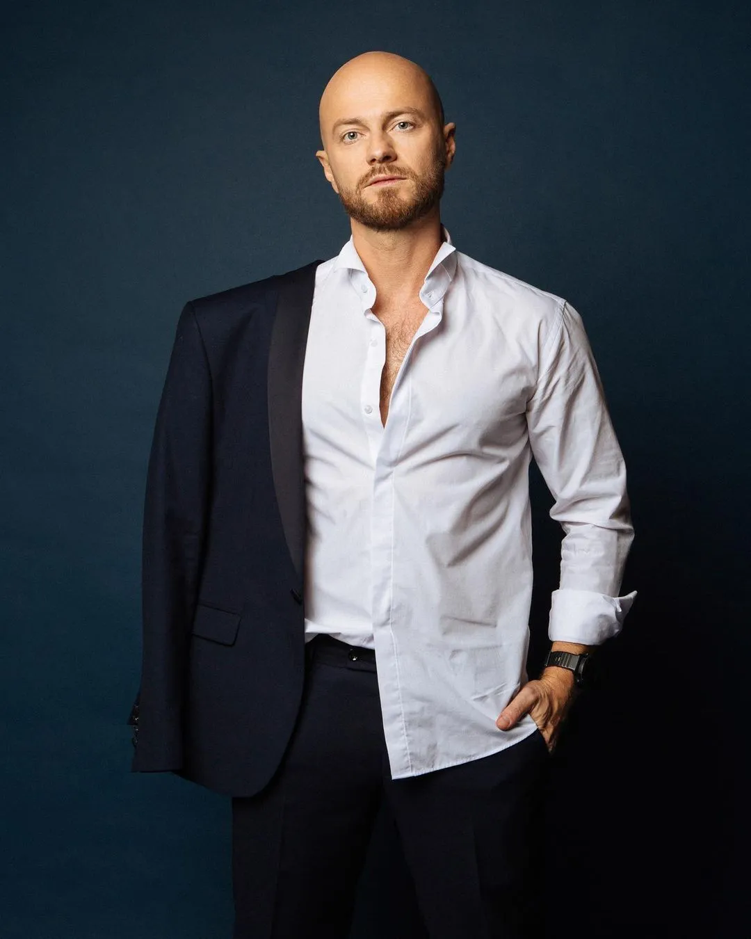 Забули про Україну? Чоловіки-знаменитості, які виїхали з країни під час війни та не повернулися. Фото