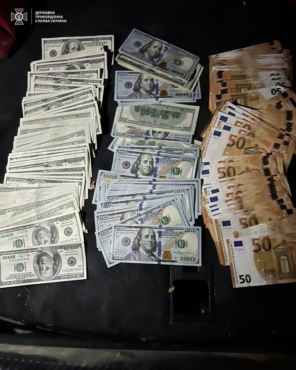 На Буковині затримали росіянку, яка переправляла ухилістів за кордон: її зловили на місці злочину. Фото і відео