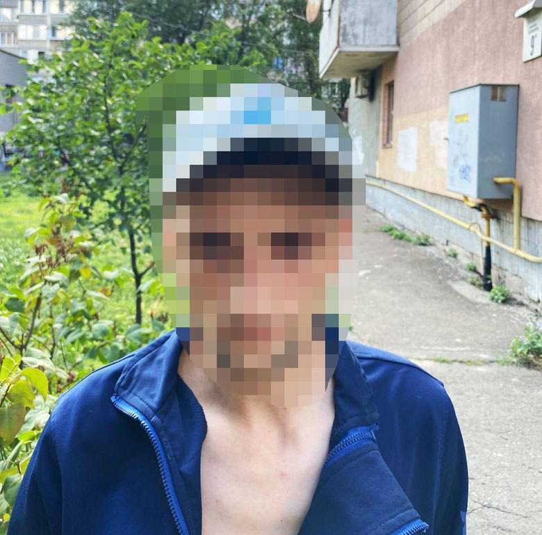 У Києві двоє рецидивістів через борги підпалили автомобіль знайомого. Фото