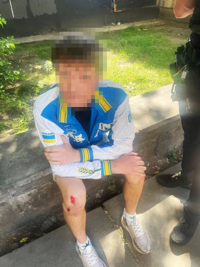 У Києві двоє рецидивістів через борги підпалили автомобіль знайомого. Фото