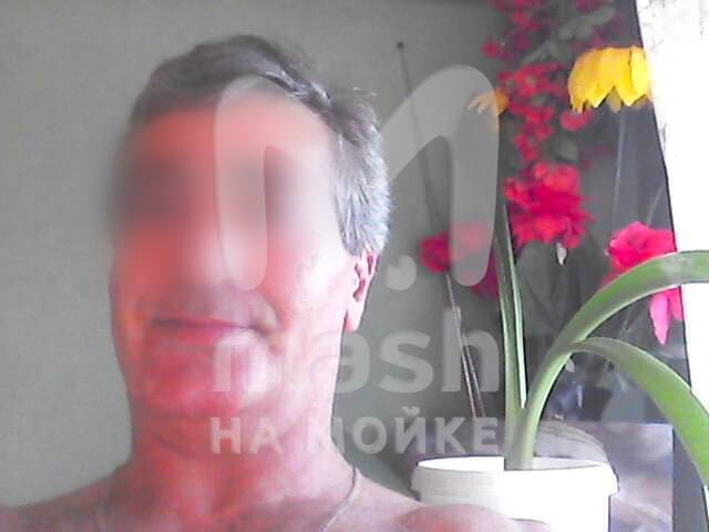 У Петербурзі чоловік протаранив ворота військкомату та підпалив його. Відео