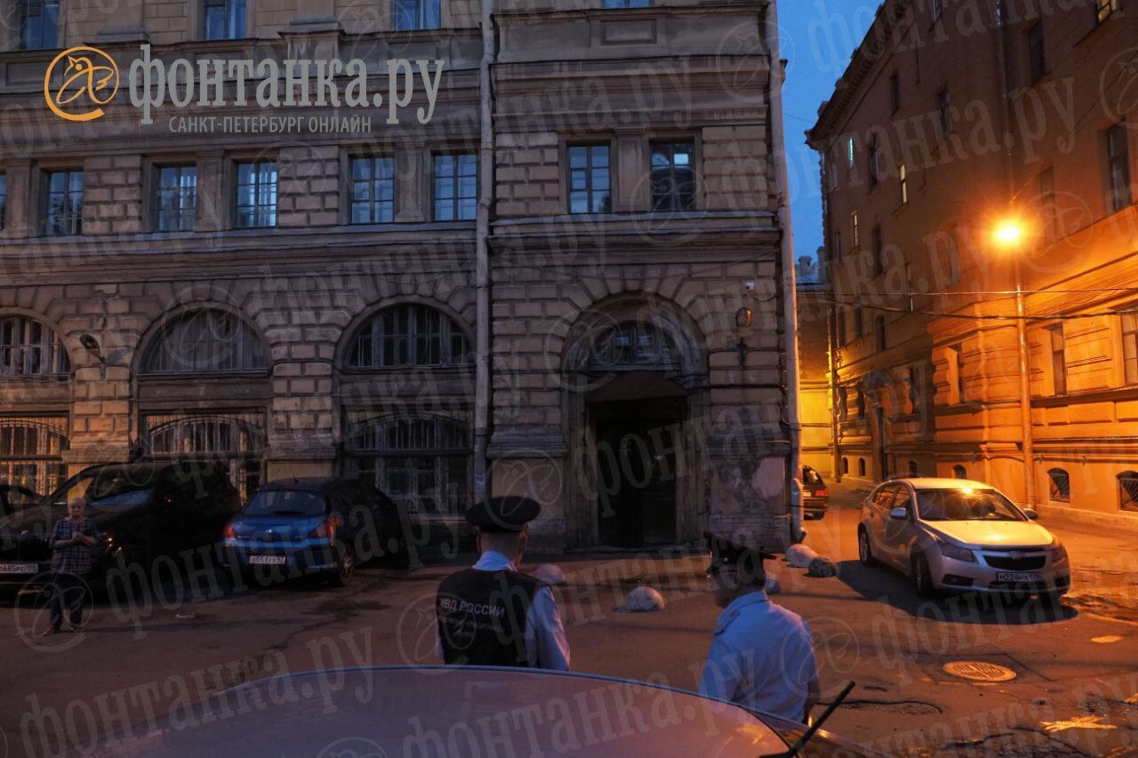 Втретє за два дні: у Петербурзі спробували підпалити військкомат. Фото dqxikeidqxidqeant