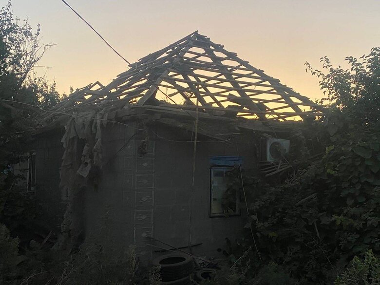 Росіяни ввечері та вночі обстрілювали Нікопольщину, постраждали 2 особи, пошкоджено понад 20 будинків 07