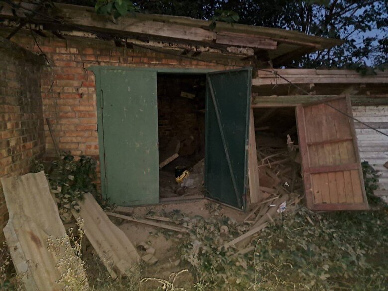 Росіяни ввечері та вночі обстрілювали Нікопольщину, постраждали 2 особи, пошкоджено понад 20 будинків 02 dqxikeidqxidqeant