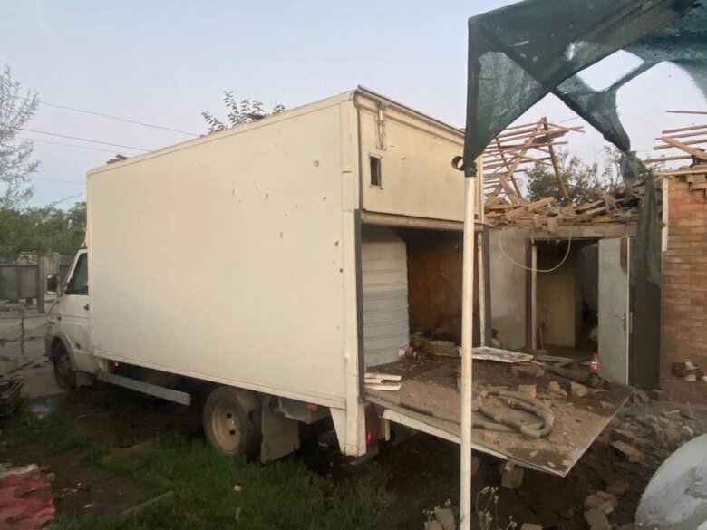 Росіяни ввечері та вночі обстрілювали Нікопольщину, постраждали 2 особи, пошкоджено понад 20 будинків 04