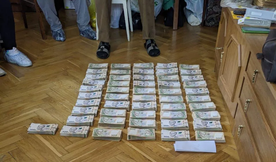 У Києві шахраї продали подружжю неіснуючу квартиру за 29 млн грн. Фото