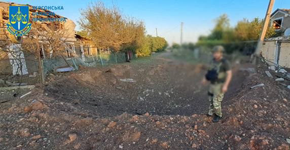 Войска РФ обстреляли из артиллерии село Огромное в Херсонской области, 1 человек получил осколочные ранения 02