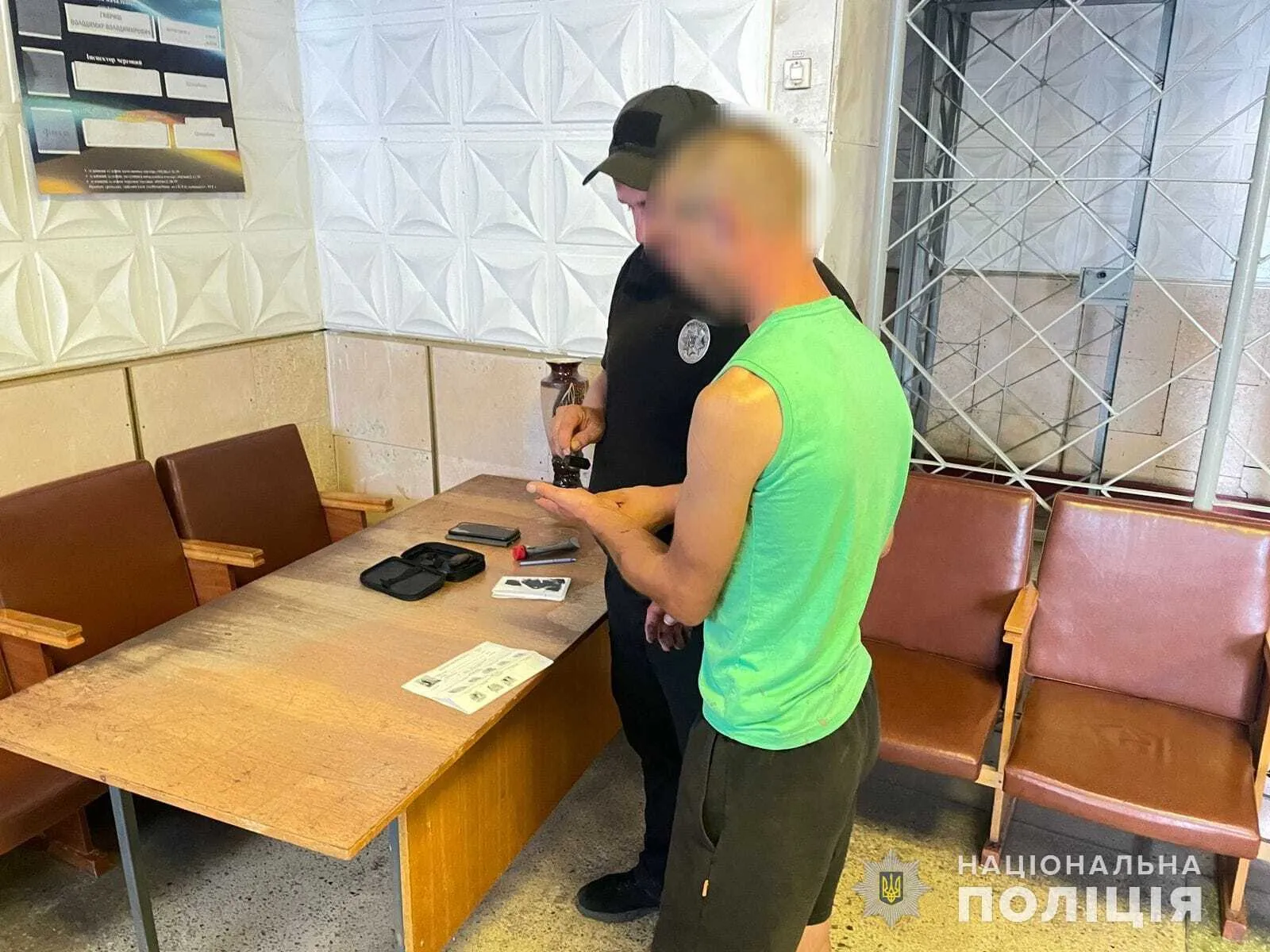 Облив бензином касирку та спробував підпалити банк: на Вінниччині поліцейські затримали зловмисника. Фото і відео dqxikeidqxidqeant