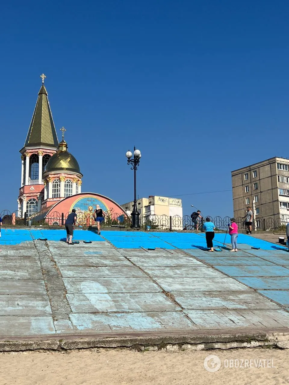 В Киеве на Оболони активисты восстановили самый большой в Украине крымскотатарский флаг. Фото