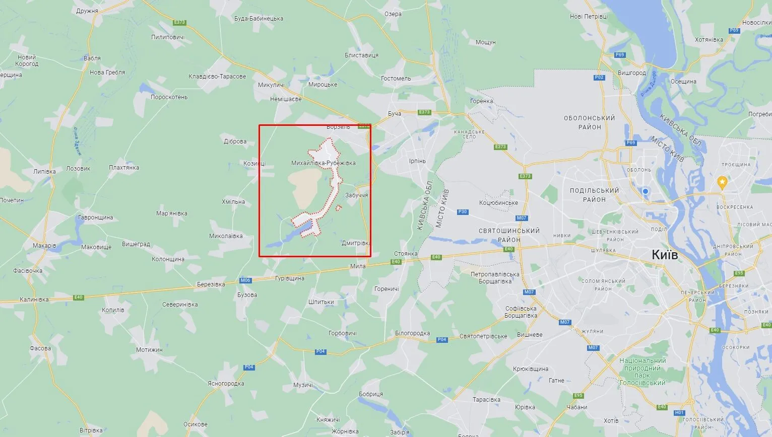 На Київщині припаркований легковик, який протаранив BMW, відкинуло на пішоходів: є постраждалі. Фото dqxikeidqxidqeant