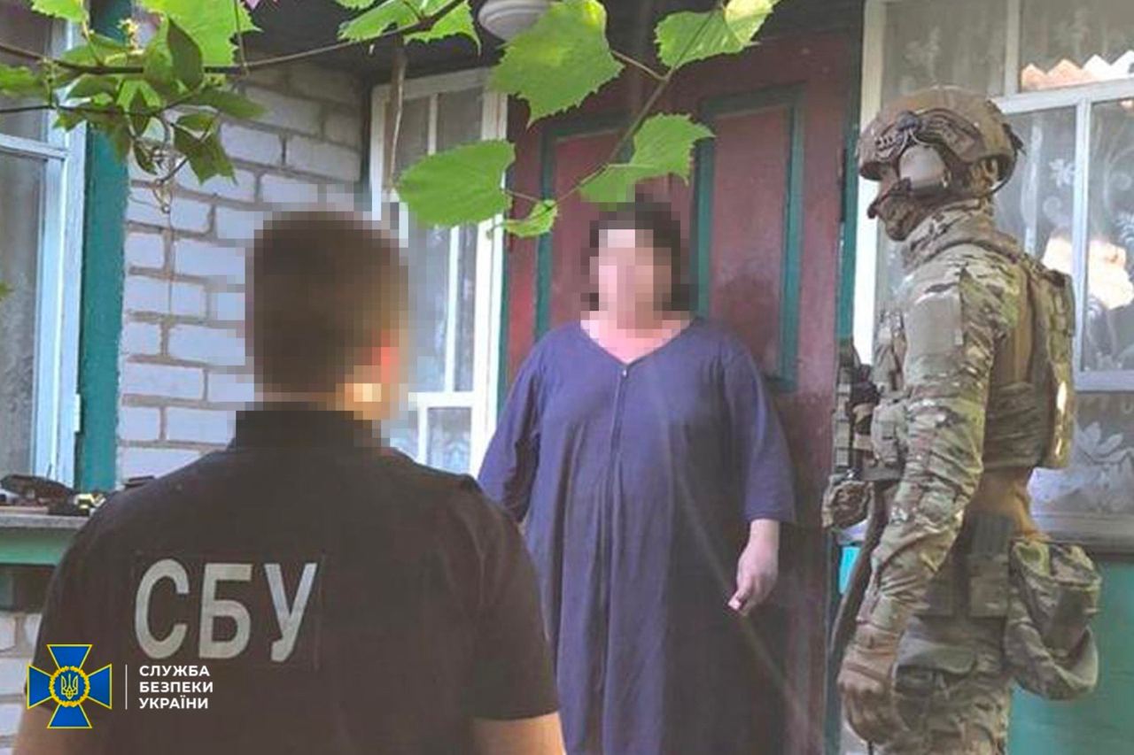 Під Житомиром затримали агентку РФ, яка "полювала" за ремонтними базами ЗСУ dqxikeidqxidqeant