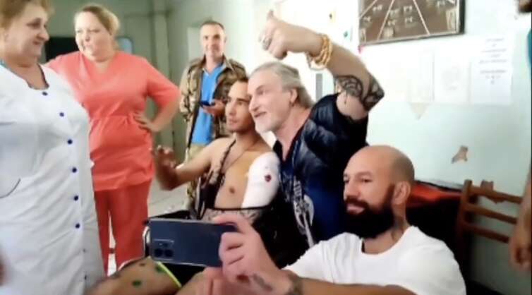 Джигурда виставив себе посміховиськом на Донбасі, куди привіз окупантам-калікам лахміття. Фото