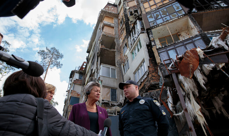     : ³       ,      02