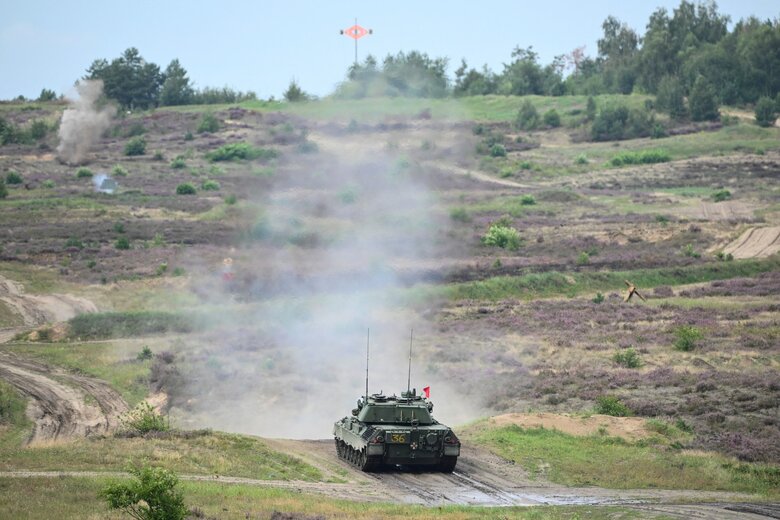 Украинские военные проходят обучение на танках Leopard 1 в Германии 03