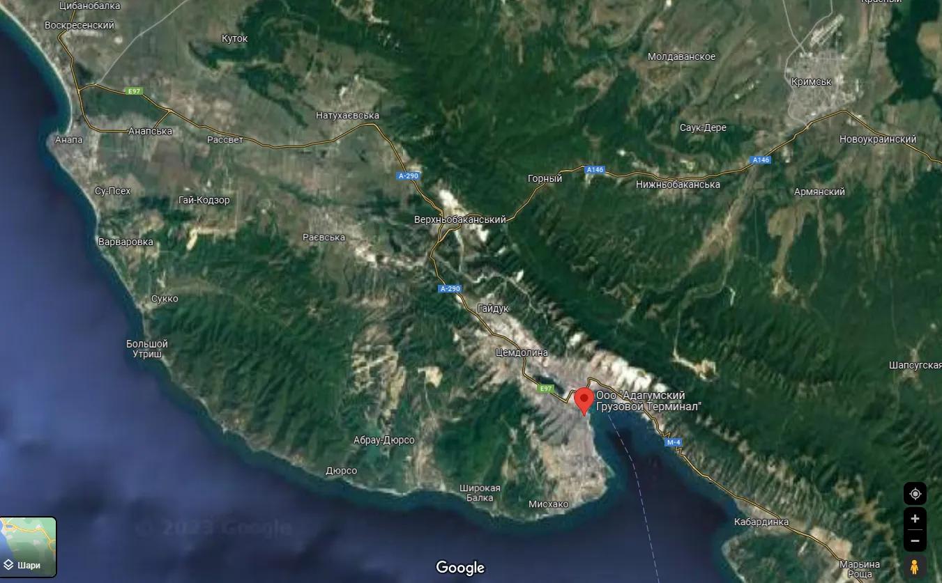 У Новоросійську спалахнула потужна пожежа в вантажному терміналі: піднявся чорний дим. Відео dqxikeidqxidqrant