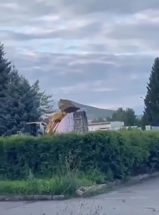 У Казахстані випадково впустили пам’ятник Леніну. Відео