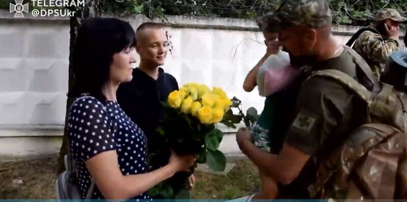 Вдома чекала родина: в ДПСУ показали щемливе відео повернення бійця з фронту dqxikeidqxidqrant
