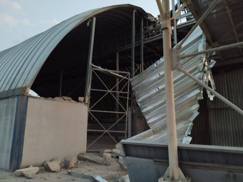 Окупанти вночі атакували цивільну інфраструктуру Одещини, без постраждалих 02 Окупанти вночі атакували цивільну інфраструктуру Одещини, без постраждалих 02