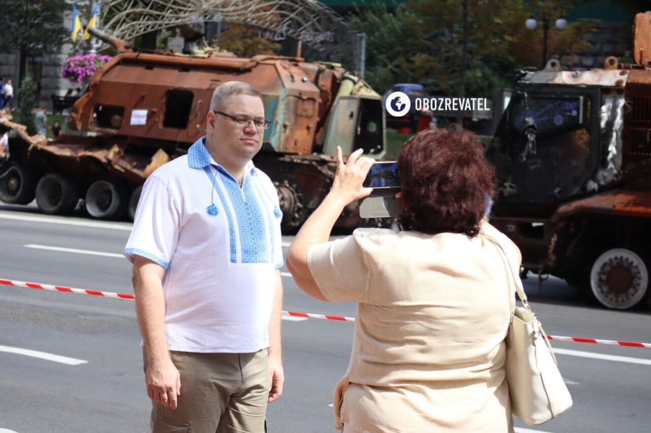 Синьо-жовтий одяг і багато прапорців: як пройшов День державного прапора у Києві. Фото