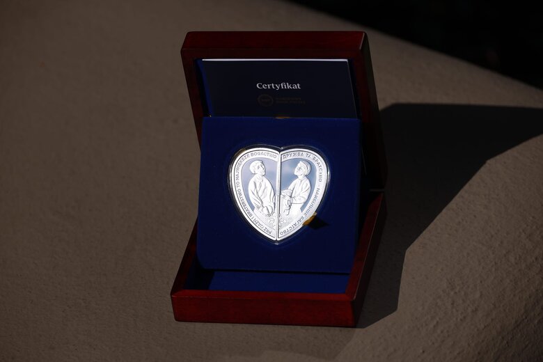      ,     02 dqxikeidqxidqrant