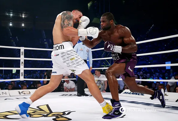 Вусик переміг у підломі бою з нокдауном і захистив чемпіонські титули. Відео dqxikeidqxidqeant