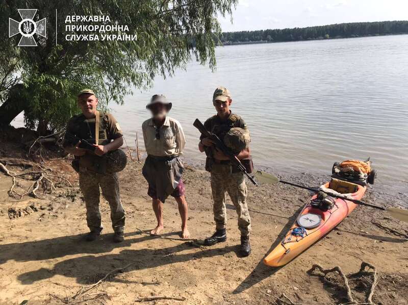Заблудився: на Одещині прикордонники затримали 61-річного каліфорнійця на каяку. Фото dqxikeidqxidqeant