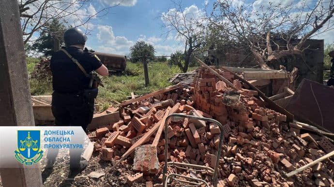 На Донеччині росіяни зруйнували будинок, вбили чоловіка й поранили ще 5 осіб dqxikeidqxidqrant