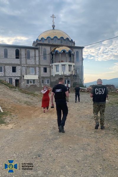 На Закарпатье кума жены Медведчука, священника УПЦ МП разоблачили на пропаганде коммунизма 02 На Закарпатті кума дружини Медведчука, священника УПЦ МП викрили на пропаганді комунізму 02