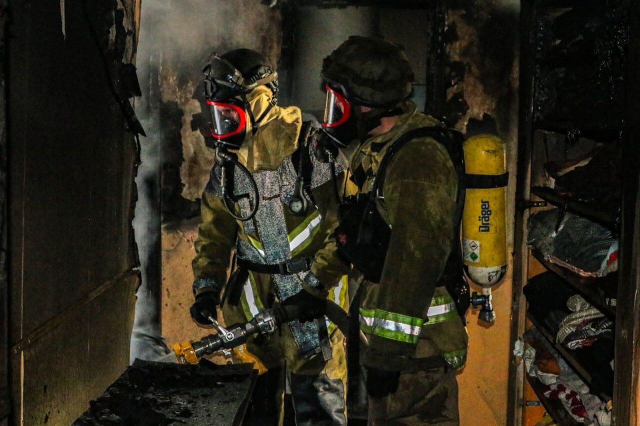 Війська РФ обстріляли житловий квартал Херсона: снаряд влучив у квартиру. Фото