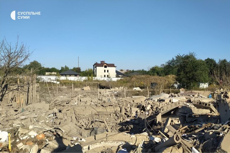 Наслідки ракетного удару у Сумах: пошкоджено 6 приватних будинків, 1 зруйнований 03