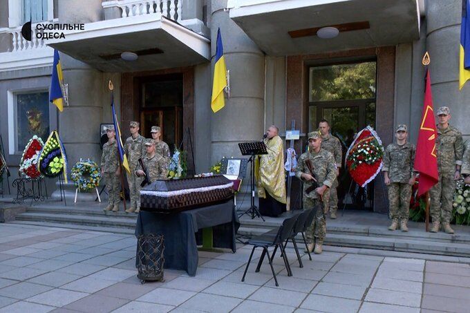 Був винахідником і поліглотом: в Одесі попрощалися з воїном, що загинув під Авдіївкою