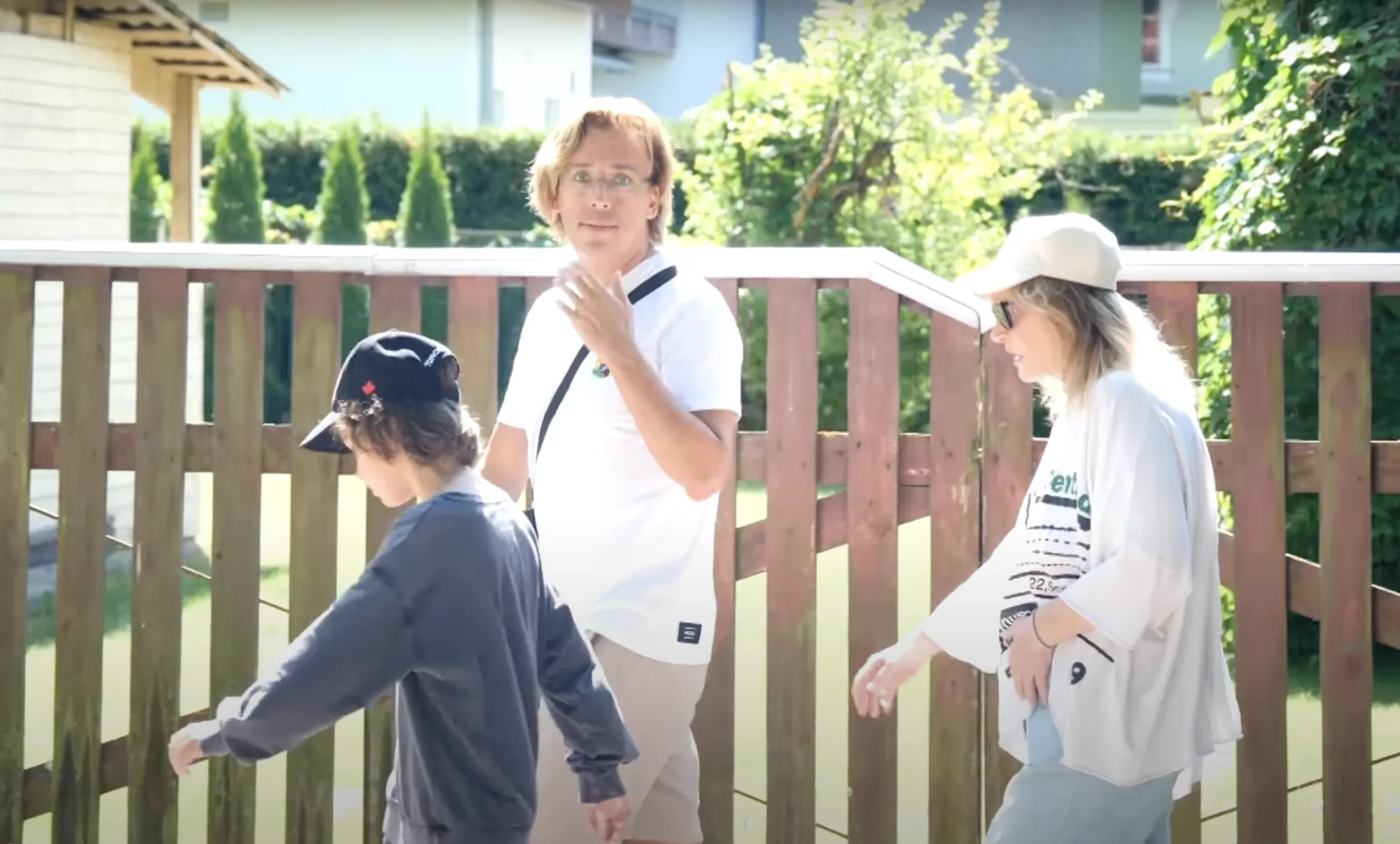 Пугачева и Галкин в Юрмале скрылись от украинской ведущей Мосейчук: момент попал на видео